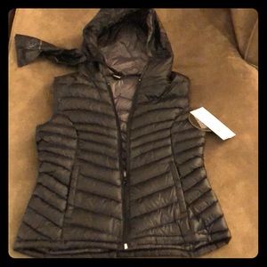 NWT Bernardo Packable Down Vest